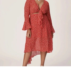 Adoore klänning röd strl 38 - Fint skick. Strl 38.