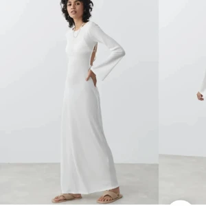 Vit lång klänning - Vit lång klänning från Gina tricot i stl XS❤️superfint skick