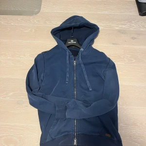 Woolrich zip hoodie - Zip hoodie från Woolrich storlek s, fint skick. Mitt pris 199kr