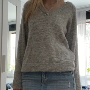 Fin tjocktröja - Jättefin tjocktröja från Selected femme. Knappt använd och i superfint skick. Storlek s. Säljer för 200💕