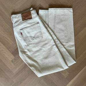 W 30 L 30 Levis jeans i toppenskick! Rak i benen, inga fläckar eller slitningar.