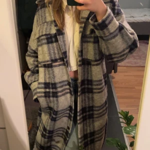 Kappa - Rutig varm kappa, köpt förra vintern å knappt använd 😚