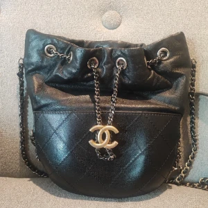 Chanel Gabrielle minibag - Äkta läder mini väskan. Knappt Används. Top kvalitet. 