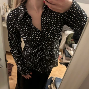 Prickig skjorta - Prickig skjorta