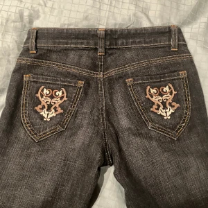 Lågmidjade jeans  - Gråa lågmidjade jeans i bra skick. Midjemått 78 cm 