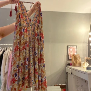 Super fin klänning  - Köpt på en marknad passar perfekt nu till sommaren 