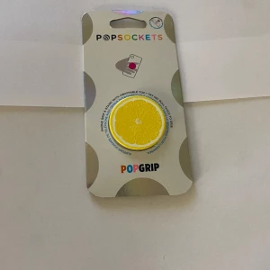 Popsockets  - Säljer den här för att jag aldrig använt den. När jag köpte den kostade den 65kr men säljer den för 40kr