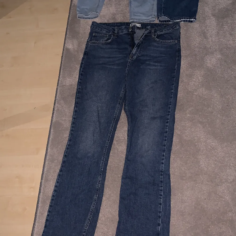 jeans använt få ggr 550 för allt. Jeans & Byxor.