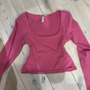 Rosa - Rosa ”Barbie” tröja från h&m! Använd vid några tillfällen Bra skick