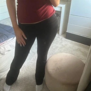 Yoga pants - Säljer mina yogapants pga att jag har 2 par, använda max 3 gånger!