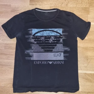 EA7 T-Shirt - Fick tröjan på min födelsedag för några veckor sen men gillade inte den så mycket eftersom den inte passade min stil