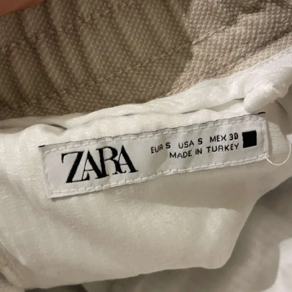 finbyxor från Zara använd i ett halvår.. Jeans & Byxor.