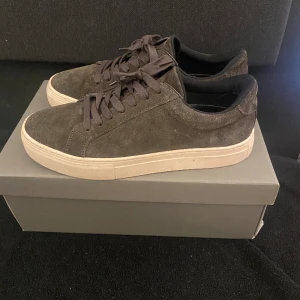 Vagabond skor - Snygg färg och endast använde i runt 1 månad! Kommer inte till användning. Nypris 1200, bara sulan som är smutsig! 