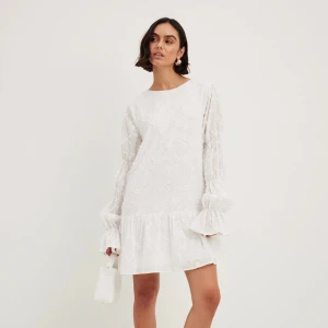 Studentklänning  - Sååå fin studentklänning men har hittat en annan! Prislappen kvar! 