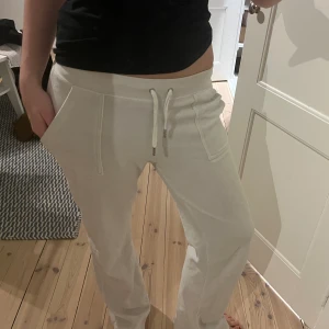 Juicy couture byxor - Säljer nu byxorna från juicy couture, säljer jacka till även! 