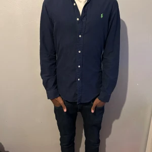Ralph lauren skjorta - 9/10 skick inte defleckter eller liknande priset diskuterbart vid snabb äffär 