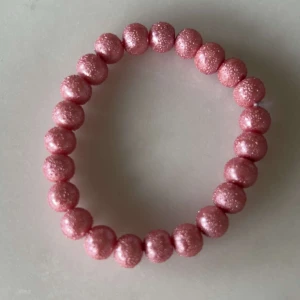 Rosa glittrig pärlarmband🩷 - Ett jätte fint glittrigt rosa pärlarmband🩷