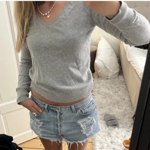 Grå tröja  - superfin grå v ringad tröja💗