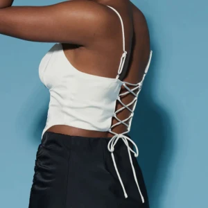 Topp  - Säljer min topp ifrån Gina tricot aldrig använd storlek är i xs  Nypris 299 kr Säljer 90 kr