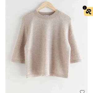 &other stories tröja - Jätte fin tröja men kommer ej till användning något mer💗original pris 690kr Först till kvarn som trycker (köp nu) har höjt priset eftersom jätte många är intresserade!