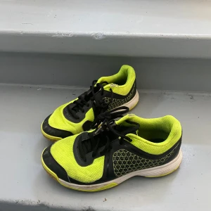 Adidasbyxor jumpaskor!  - Adrians jumpa skor som fortfarande fungerar bra. Lite slita då jag använde de mycket för de var så bekväma! Bra slua som gör att man inte halkar.