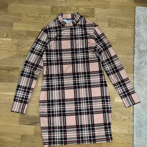 Figurnära klänning - Tight kort modell! Oanvänd 