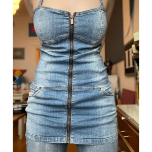 Jeansklänning  - Jättesöt figursydd klänning