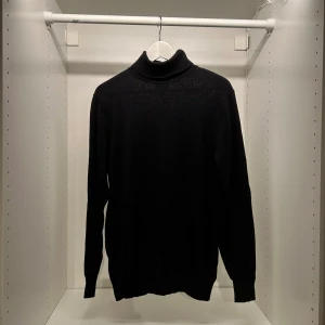 Turtle Neck tröja - Svart turtle neck tröja från HM i ganska bra skick