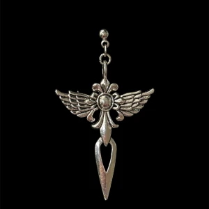 Silver svärd örhänge - Nickelsäkra och handgjorda örhängen från lunasparkle  Kontakta mig gärna vid frågor  Tryck gärna på köp nu 