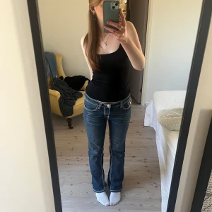 True religon jeans  - INTRESSEKOLL! Funderar på att sälja mina true religon jeans. Köpt secondhand men aldrig använt då de är lite stora i midjan. Mycket fint skick. 