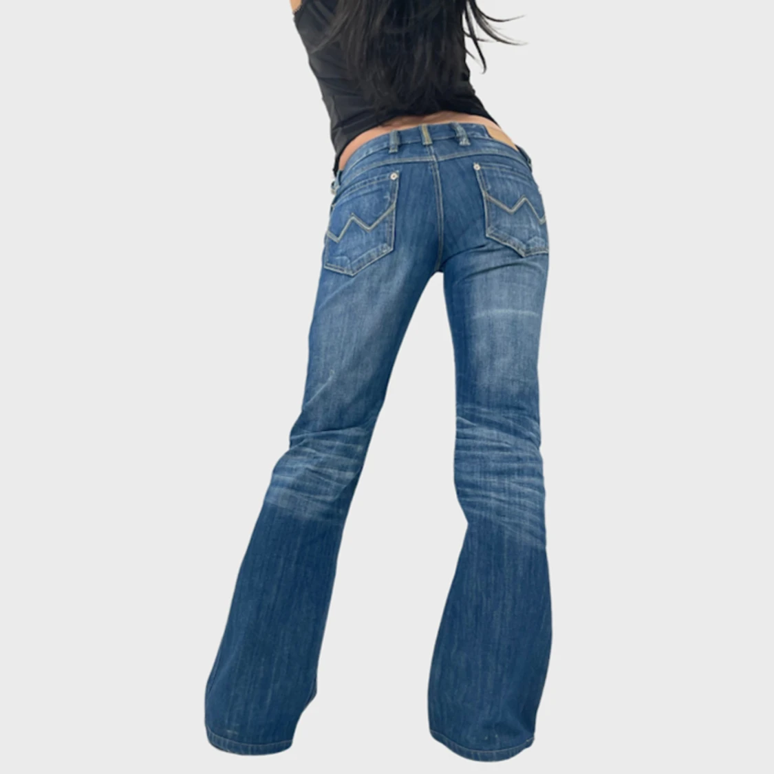 38. Lågmidjade utsvängda jeans - 90