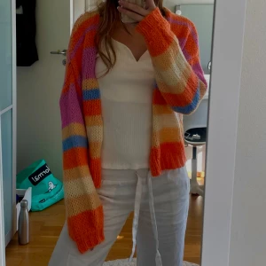 stickad tröja - Jättefin och unik stickad tröja, helt perfekt för sommaren