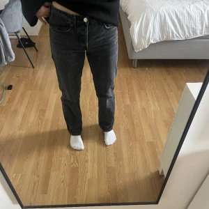 Jeans  - Säljer dessa super fina jeans från zara🤍