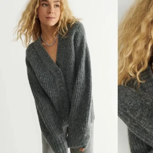 Kofta - Fick den här fina koftan från Gina Tricot i present men den passade tyvärr inte mig och den går inte längre att lämna tillbaka. Använd fåtal gånger❤️