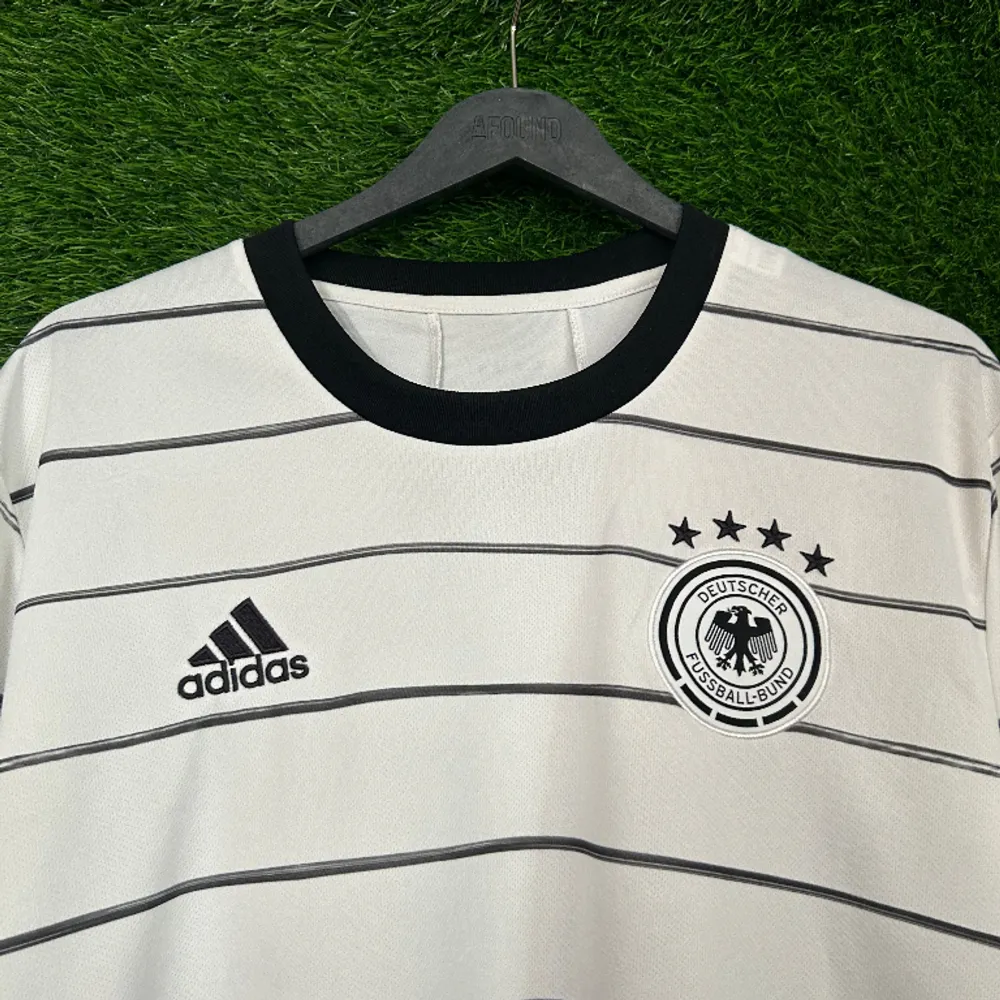 Snygg Tyskland fotbolls tröja i storlek XL! Självklart äkta🙏. T-shirts.
