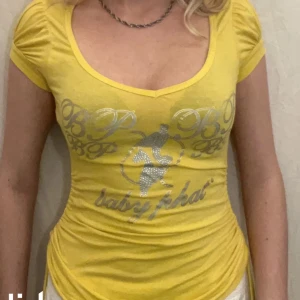 Baby Phat T-shirt - Gul tröja från från BabyPhat