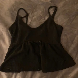 söt kort topp - Band går att justera💛 bra skick