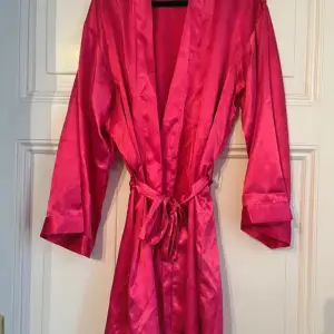 Rosa kimino robe från La Senza Använd ett fåtal gånger, väldigt bra skick