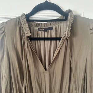 MAJE KLÄNNING 💖💖💖💖 - Intressekoll på min maje klänning med trekvartsärm 🌟🌟🌟 inga defekter, nypris ca 2500kr kom med prisförslag