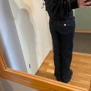 Säljer dessa bootcut jeans. De har aldrig kommit till användning💕