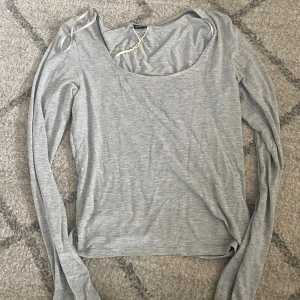 Gina tricot tröja 💕 - Säljer denna fina tröja från Gina tricot eftersom jag inte använder den längre 💕💕