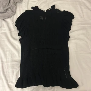 Zara Blus - Snygg zara Blus som har tyvärr blivit föe stor💞