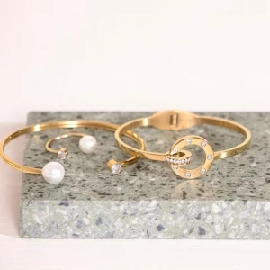 Edblad armband - Guld armband från Edblad som har använts några gånger men är relativt bra skick. Box finns. Nypris är 499kr. Pris kan diskuteras vid snabbt köp! 