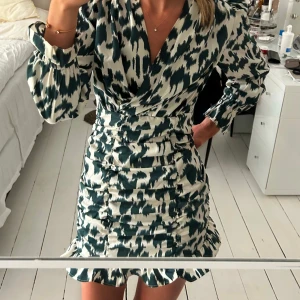 Klänning från paris - Klänning jag köpte i en butik i paris🤍