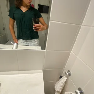 Söt blus - Jättesöt blus som tyvärr inte kommer till användning längre💓💓