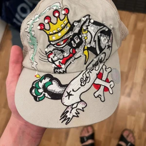 Ed Hardy keps - Rhinestones på den nästan ny 