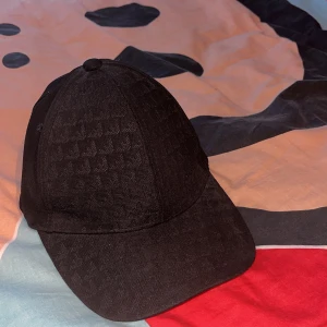 Ea7 keps - Säljer gammal Ea7 keps, skicka 8/10