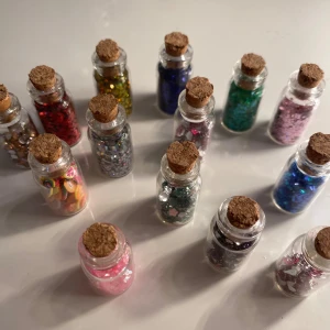  Nagel glitter -  14 olika nagel glitter i små burkar 💕
