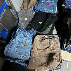 Carharrt Jeans TOPP SKICK - Välj din färg och storlek så löser jag bilderna, vill du ha varan laddar jag upp ytterliggare en annons för de varan/varorna du vill ha.  I PRINCIP ALLA STORLEKAR FINNS! Bara och fråga! Vid köp av 1/800kr Vid köp av 2-3/700 4 eller mer 550kr