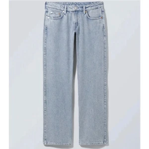 lågmidjade byxor - säljer ett pr lågmidjade jeans från weekday i stl 28/30 då de inte kommer till användning. kan diskutera priset!